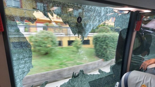 Imagen del autobús del Sporting de Gijón tras ser apedreado Imagen del autobús del Sporting de Gijón tras ser apedreado
