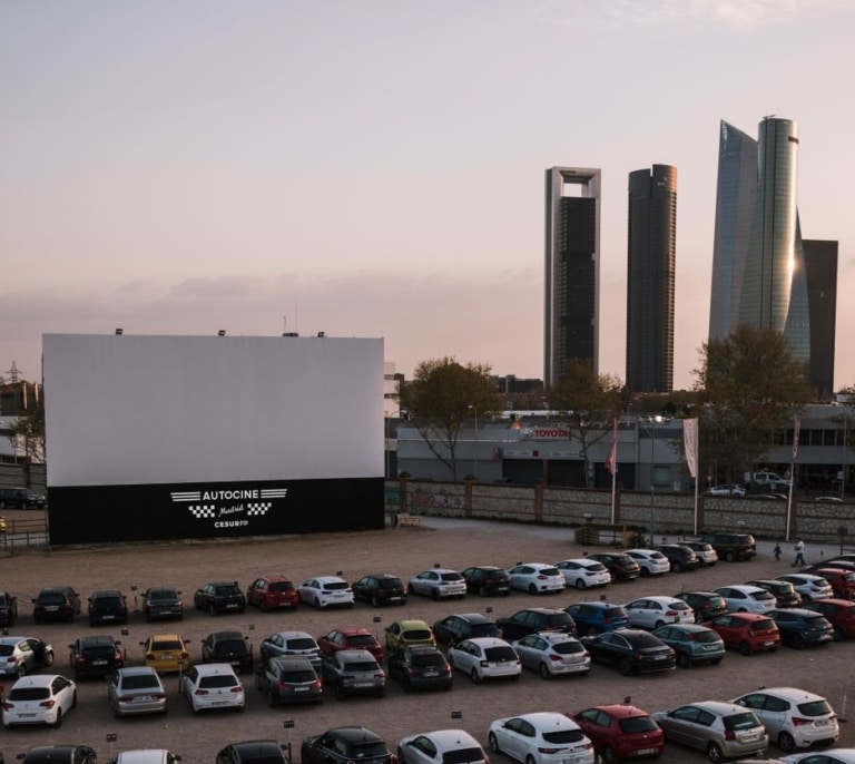 Cesur amplía su apuesta por la cultura con su patrocinio a los autocines de Málaga y Madrid