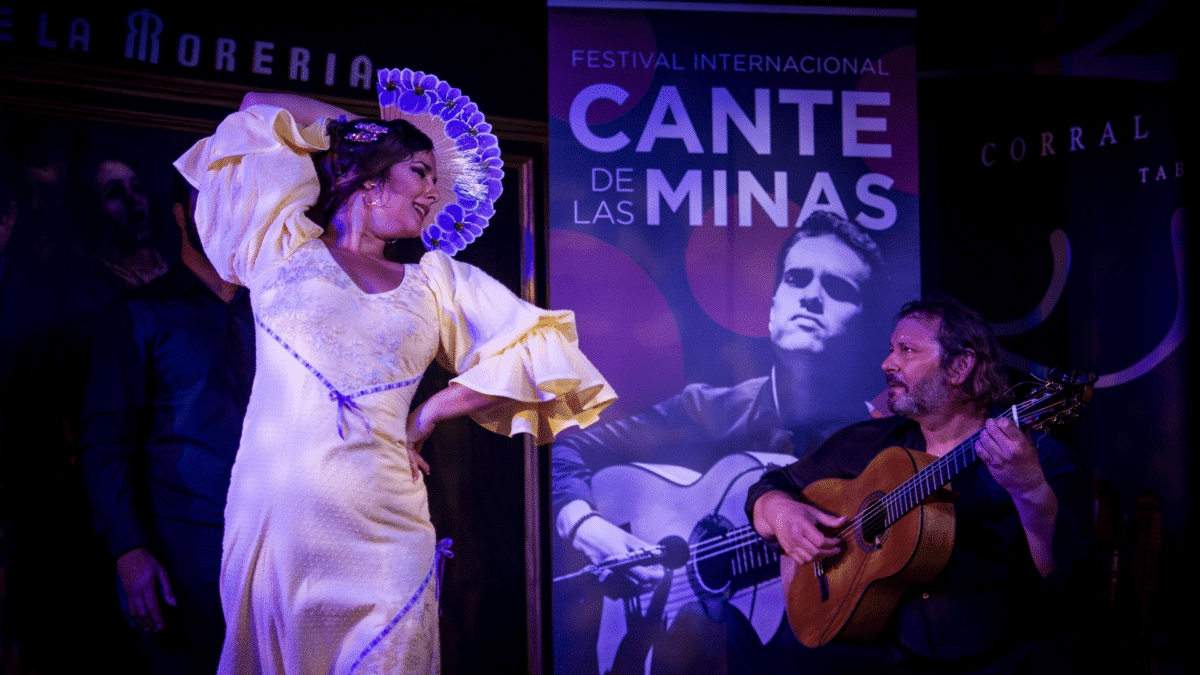 Una bailaora de flamenco, sabiendo cómo y dónde solicitar la ayuda de 600 euros de la SEPE para los artistas en paro