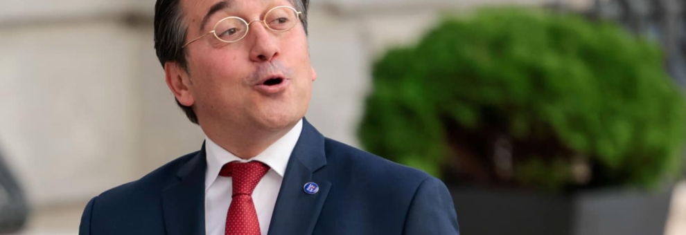 El ministro de Exteriores, José Manuel Albares a su llegada este viernes al Congreso donde se celebra la segunda votación a la investidura del candidato popular Alberto Núñez Feijóo.