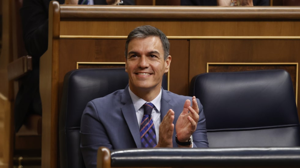 MADRID, 21/09/2023.- El presidente del Gobierno Pedro Sánchez durante el pleno de debate de las enmiendas presentadas por PP y Vox a la reforma del Reglamento que permitirá usar las lenguas cooficiales celebrada, este jueves, en el Congreso de los Diputados en Madrid. El Congreso zanja este jueves la implantación definitiva del uso de las lenguas cooficiales en toda la actividad parlamentaria al rechazar previsiblemente con mayoría absoluta las dos enmiendas a la totalidad, del PP y de Vox, que se debatirán en el pleno. EFE/ Juan Carlos Hidalgo