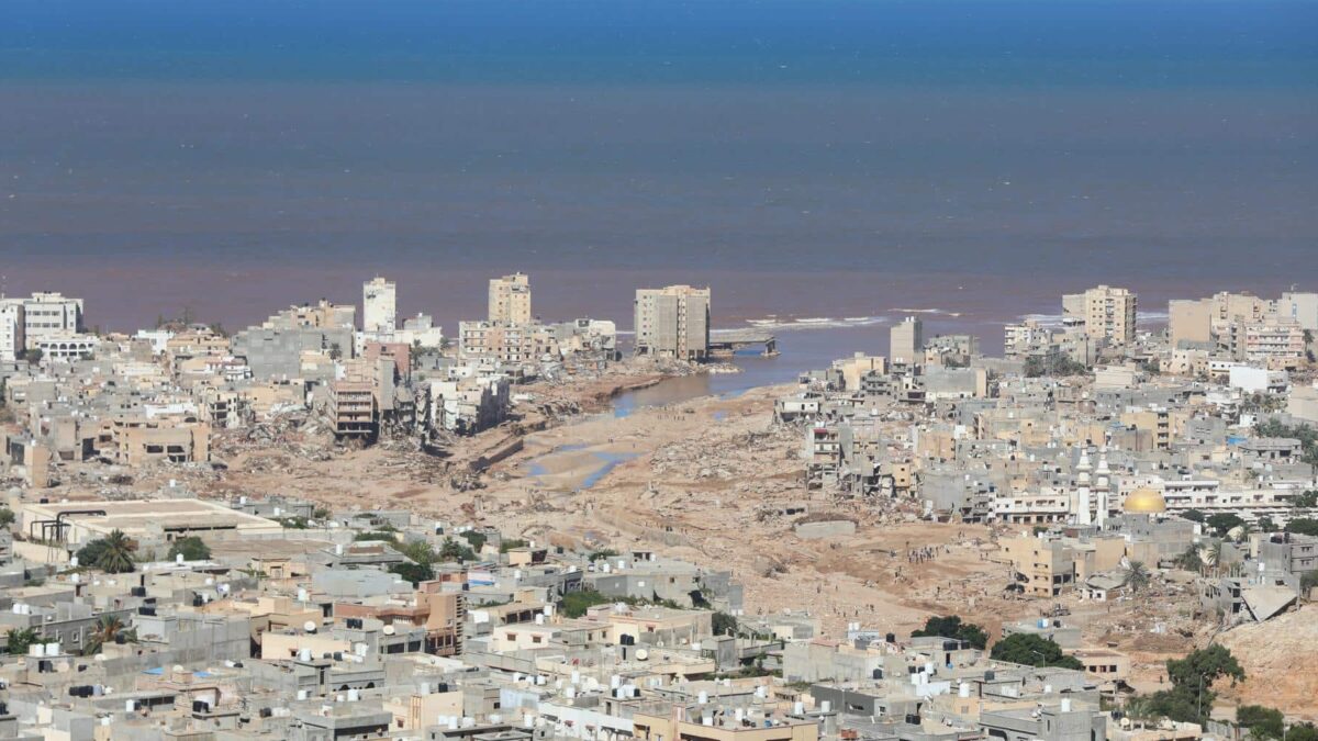 Vista de Derna tras el paso del medicán.