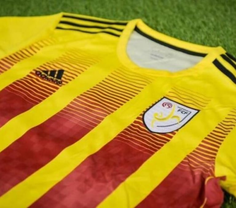 Chapuza histórica: La nueva camiseta de la selección catalana no respeta la senyera