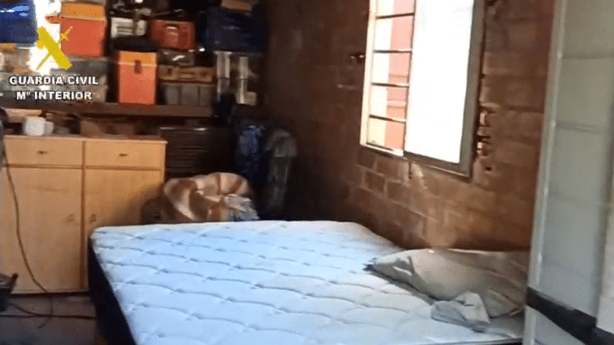 Liberan a un trabajador de un centro hípico de Tarragona al que explotaban en una cuadra rodeado de deshechos de animales