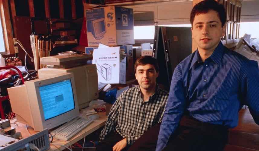 Los creadores de Google, Larry Page y Sergey Brin mientras la empresa celebra su 25º aniversario
