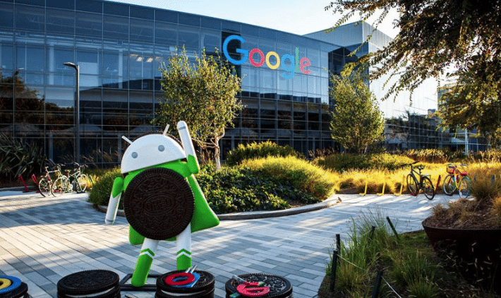 La sede de google conocida como 'Googleplex', mientras la empresa celebra su 25º aniversario
