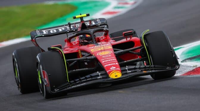 Carlos Sainz bate a Verstappen y logra la pole en el GP de Italia