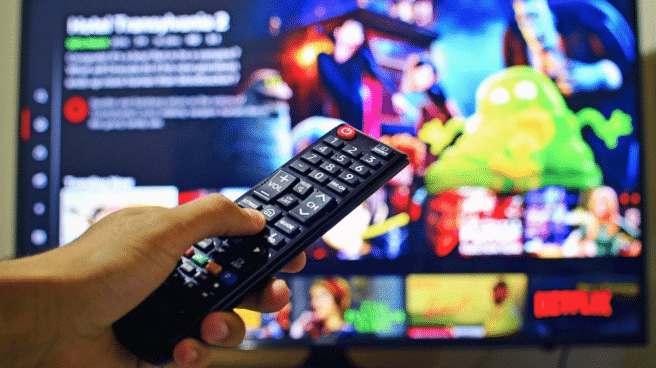 Cierre de Uptobox y Uptostream Un usuario viendo una película tras el cierre de Uptobox y Uptostream por parte de Francia y Emiratos Árabes Unidos