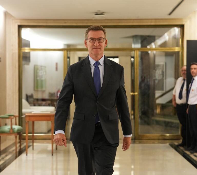 Feijóo desgastará al PSOE con su oferta de investidura bajo el beneplácito de Vox