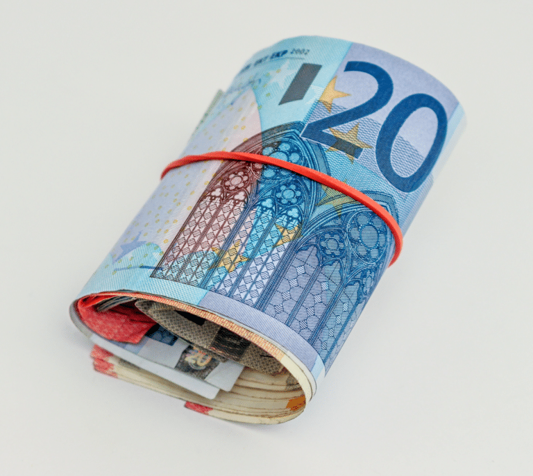 ¿Cuánto dinero en efectivo se puede tener en casa? Lo que dice la ley y posibles multas