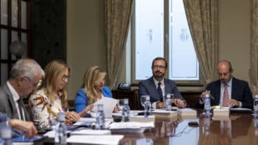 El PP permite en el Senado que Junts, PNV y Sumar tengan grupo propio gracias a la cesión de senadores del PSOE