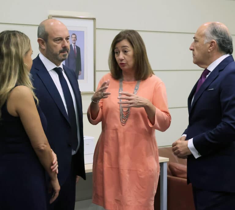 El Congreso estima un gasto máximo de 280.000 euros hasta diciembre para hacer posible el uso de las lenguas
