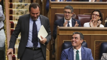 Feijóo califica de "club de la comedia" la intervención de Puente entre gritos de "cobarde" contra Sánchez