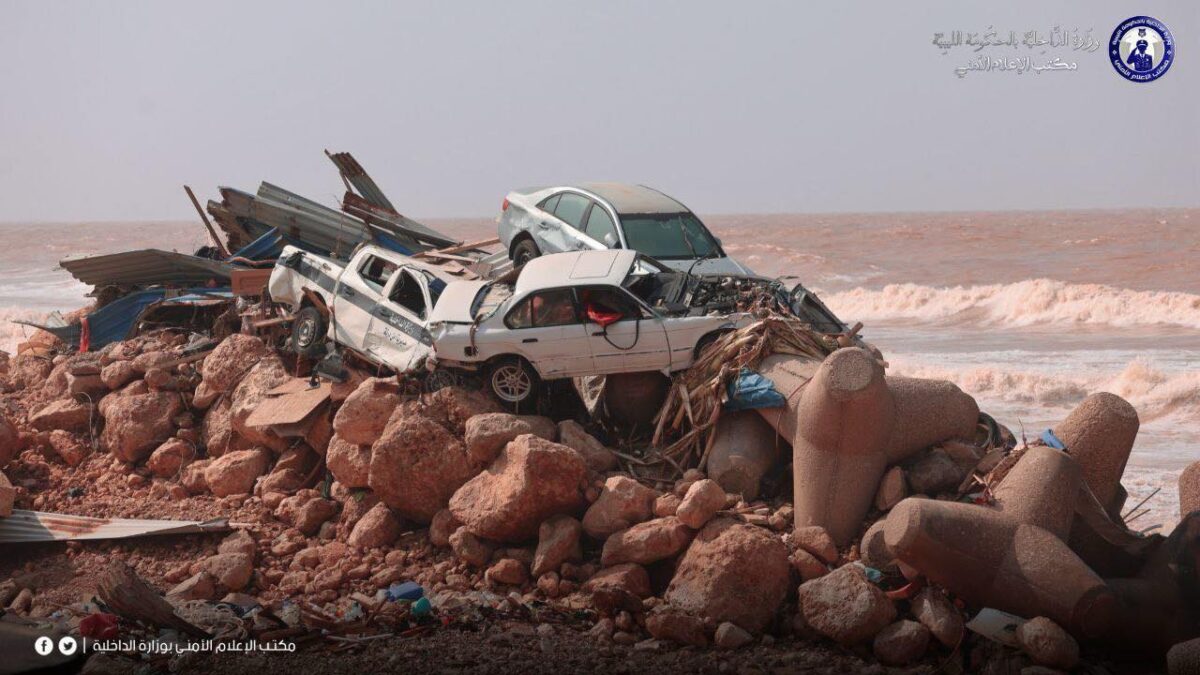 Daños ocasionados por el medicán en la ciudad libia de Derna