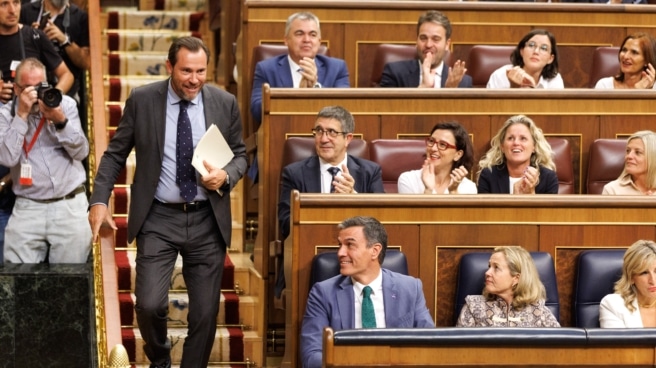 El PSOE exige a Feijóo el cese inmediato de Miguel Tellado por "justificar la violencia" contra Óscar Puente El diputado electo y secretario general del PSOE de Valladolid, Óscar Puente, durante la primera sesión del debate de investidura del líder del PP, en el Congreso de los Diputados