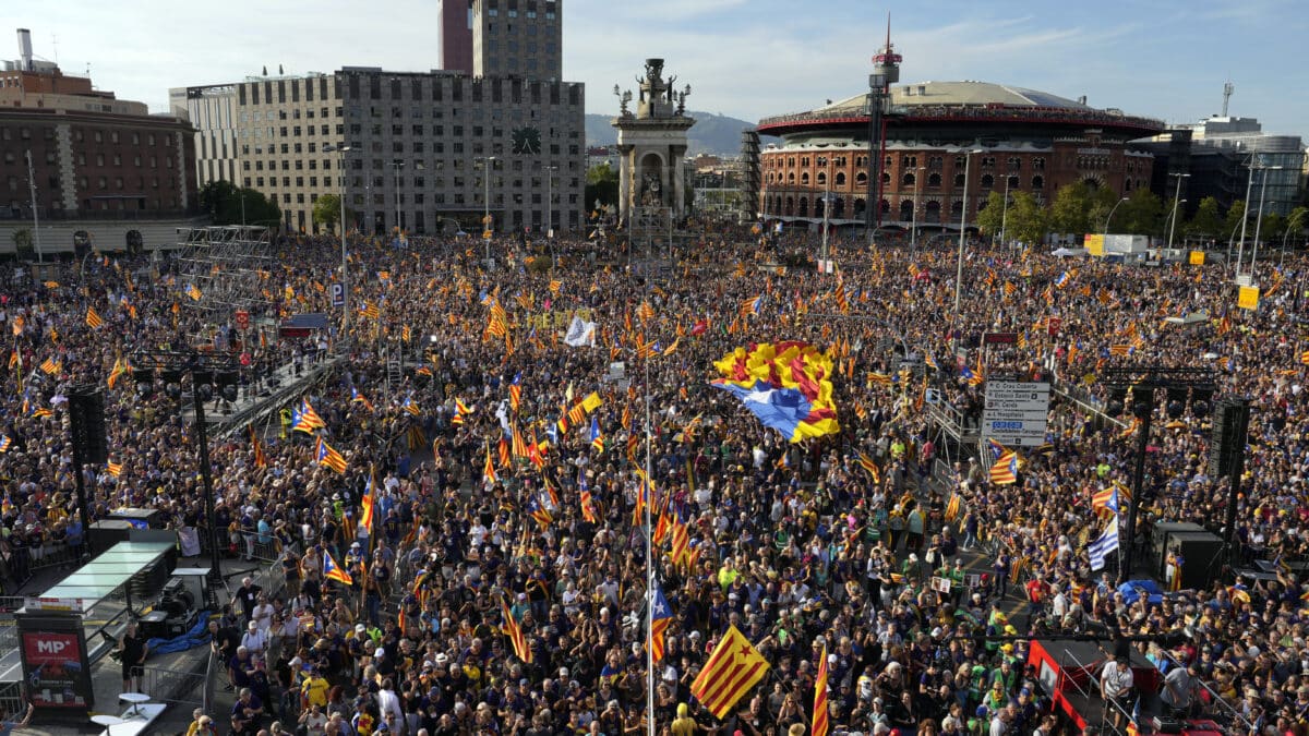 Miles de personas participan en la manifestación independentista convocada por la ANC con motivo de la Diada del 11 de septiembre