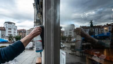 Los limpiacristales, multiusos y ambientadores contienen sustancias químicas peligrosas para la salud