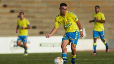 15 futbolistas de Las Palmas pierden su avión al ir a tomar un café