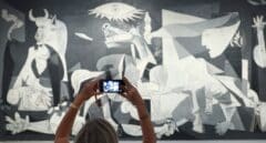 El Museo Reina Sofía cambia su política: ya se puede fotografiar el 'Guernica'