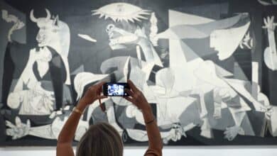 El Museo Reina Sofía cambia su política: ya se puede fotografiar el 'Guernica'