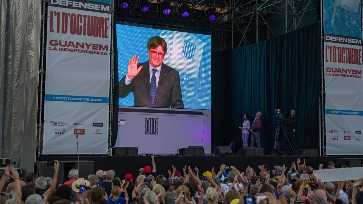 Junts traslada la campaña a Francia y ofrece autocares a los fieles de Puigdemont
