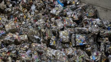 Greenpeace acusa a Ecoembes de falsear los datos de reciclaje de España: "Es un fraude"