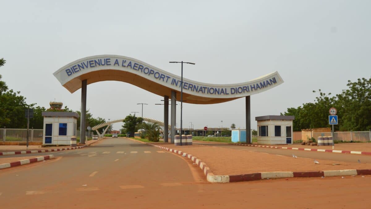Entrada al aeropuerto de Niamey, capital de Níger.