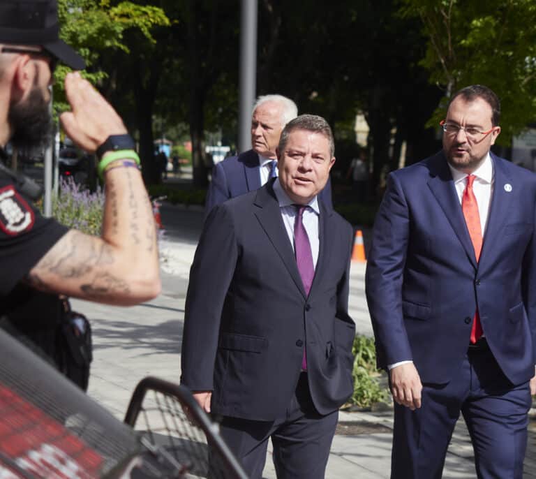 El PP reta a Page y a Barbón a que sus diputados voten contra la financiación: "No bastan las palabras"