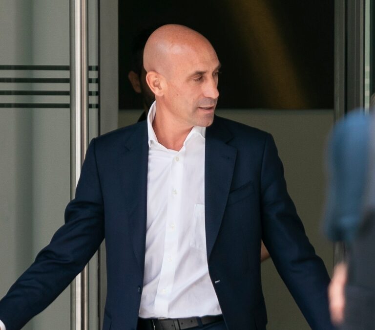 Filtran la charla de Rubiales a las futbolistas en el Mundial: «¿Quién tiene más ovarios, ellas o nosotras?»