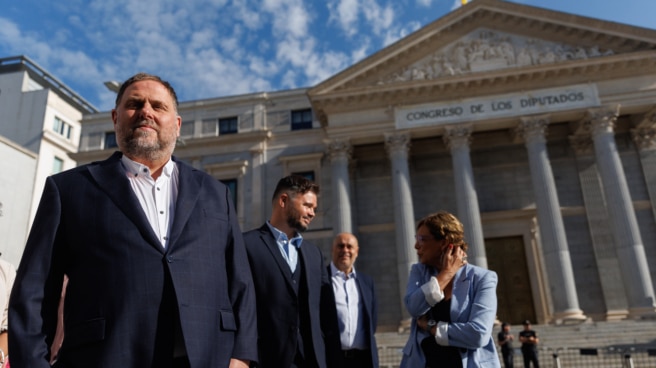 El líder de ERC, Oriol Junqueras; el portavoz de ERC en el Congreso, Gabriel Rufián y la diputada de ERC Montserrat Bassa, a su llegada al Congreso de los Diputados El líder de ERC, Oriol Junqueras; el portavoz de ERC en el Congreso, Gabriel Rufián y la diputada de ERC Montserrat Bassa, a su llegada al Congreso de los Diputados