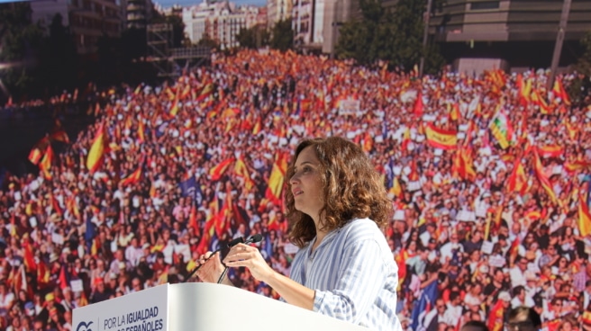La presidenta de la Comunidad de Madrid, Isabel Díaz Ayuso, interviene durante la manifestación organizada por el PP,bajo el lema ‘A la calle contra la amnistía, el referéndum y contra aquellos que quieren destruir nuestro Estado de Derecho’ La presidenta de la Comunidad de Madrid, Isabel Díaz Ayuso, interviene durante la manifestación organizada por el PP,bajo el lema ‘A la calle contra la amnistía, el referéndum y contra aquellos que quieren destruir nuestro Estado de Derecho’