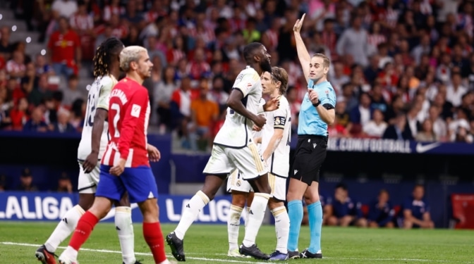 Real Madrid TV denuncia «errores garrafales» en el arbitraje del derbi
