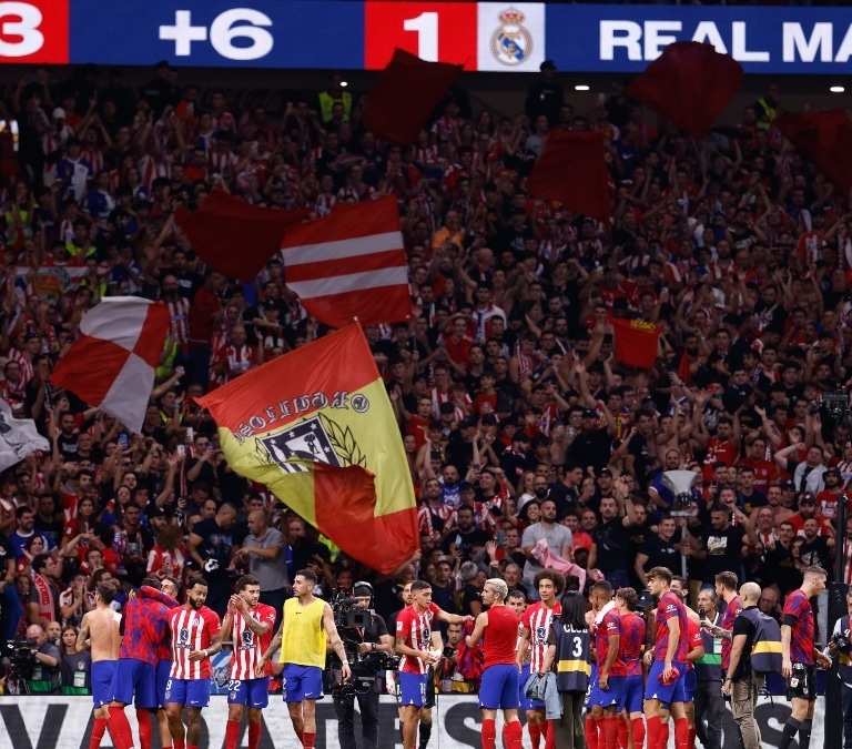 LaLiga denunciará el acoso de unos ultras a una niña que acudió al derbi con una camiseta de Vinícius