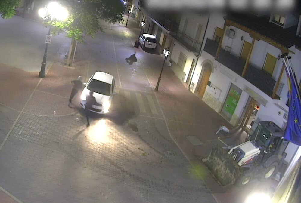 Momento en el que la Guardia Civil detiene a los ladrones
