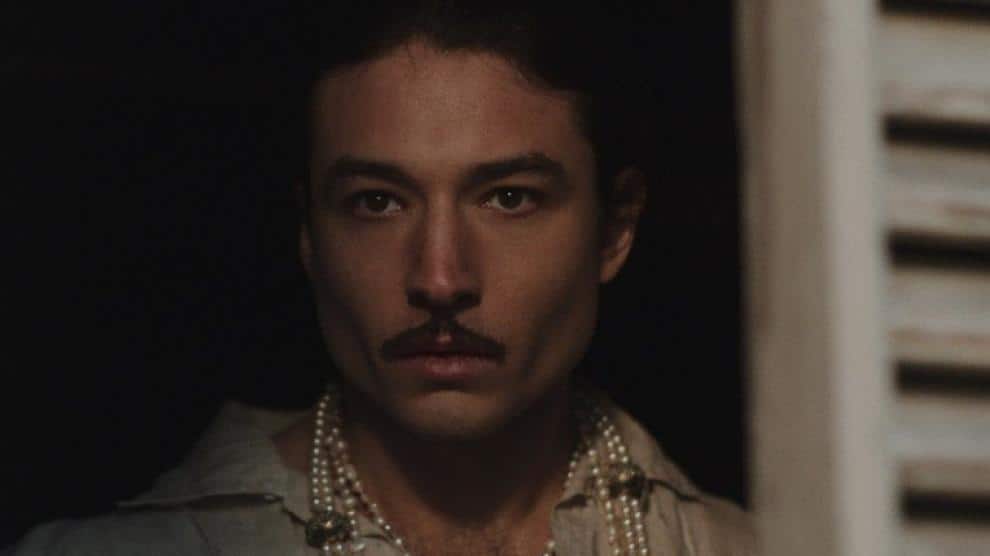 Ezra Miller caracterizado como una versión joven de Dalí en la película de 2022 'Daliland'