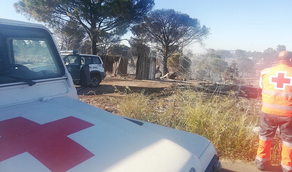Varios heridos y 200 chabolas afectadas en un incendio en un asentamiento de Huelva