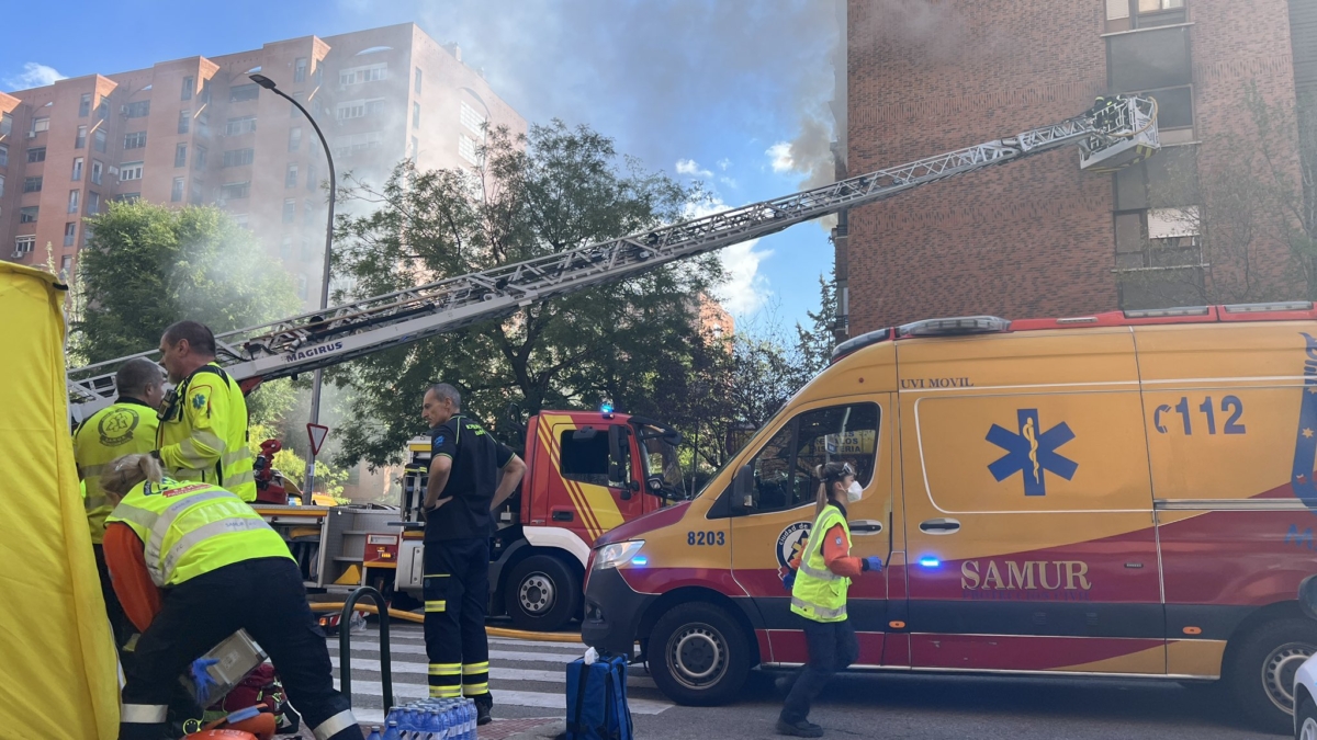 Dos muertos por el incendio de un edificio en Vallecas (Madrid)
