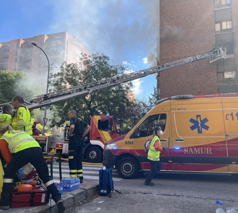 Dos muertos por el incendio de un edificio en Vallecas (Madrid)