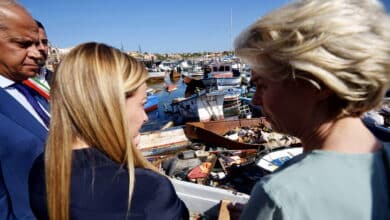 Von der Leyen promete junto a Meloni desde Lampedusa acelerar las deportaciones