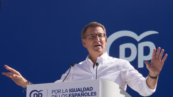 La intervención de Feijóo no será nada fácil El líder del Partido Popular, Alberto Núñez-Feijóo, durante el acto del PP celebrado en la plaza de Felipe II en defensa de la igualdad de todos los españoles, este domingo en Madrid.