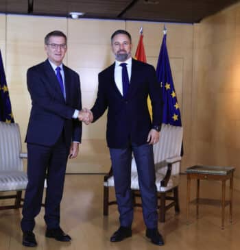 Feijóo y Abascal se reúnen en mitad de las presiones de Vox [...]