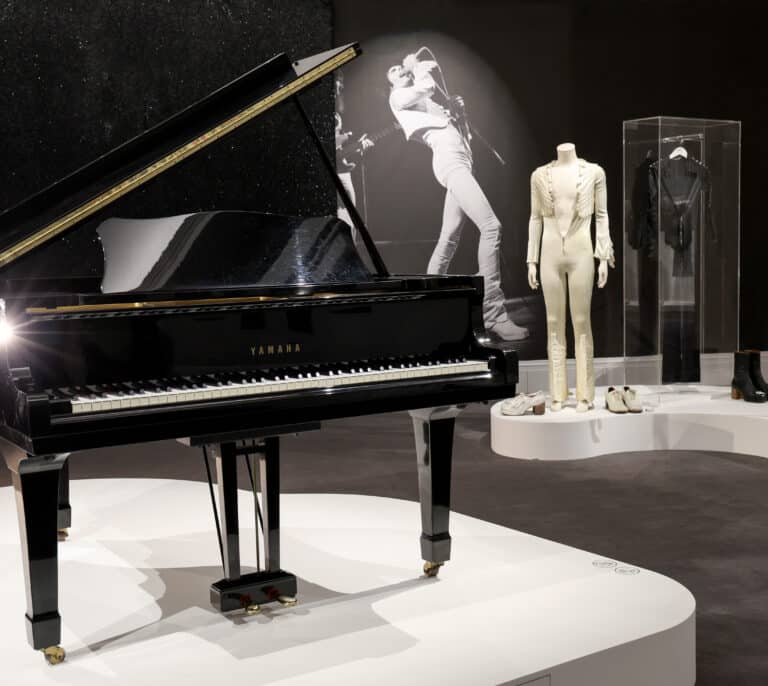 El piano de Mercury se vende por menos de la mitad de lo esperado