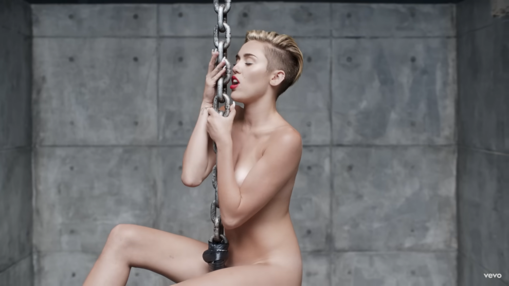 Miley Cyrus en el videoclip de 'Wrecking Ball', de 2013