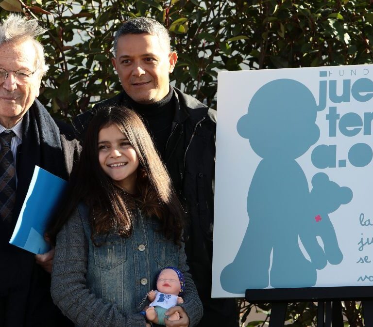 La Fundación Juegaterapia y Rocalba crearán jardines en los hospitales para que los niños puedan jugar al aire libre