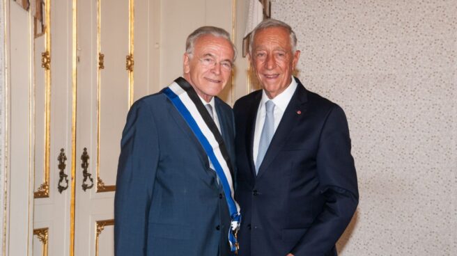 Portugal impone a Isidro Fainé la máxima distinción civil por potenciar las sinergias con España en los ámbitos bancario, industrial y social Isidro Fainé junto al presidente de la República Portuguesa, Marcelo Rebelo de Sousa.