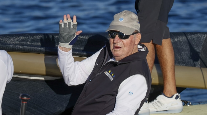 Juan Carlos I queda en penúltima posición en la primera jornada de regatas en Sanxenxo por un error de maniobra