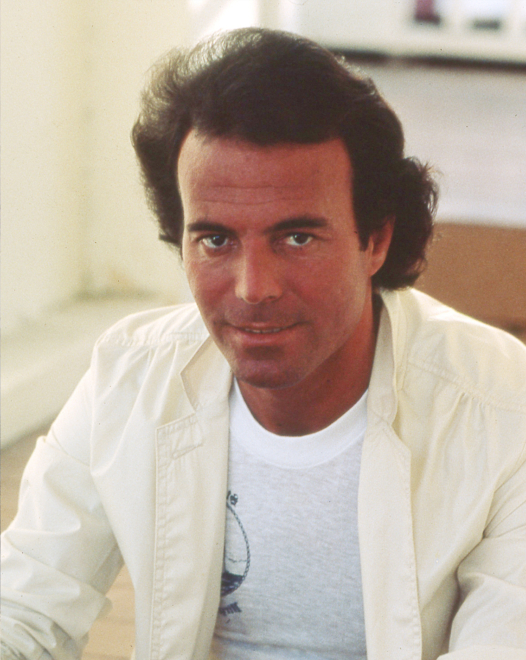 Bronceado, camiseta blanca y americana clara: la imagen icónica del Julio de los 80.