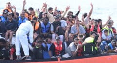 Meloni, en guerra contra Borrell y la izquierda europea por la gestión migratoria
