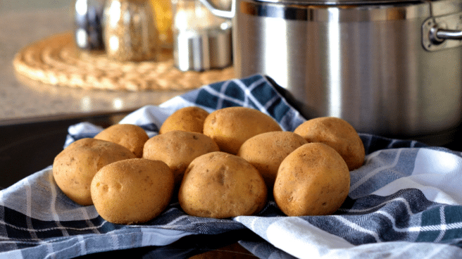 ¿Las patatas cocidas son malas? La advertencia Varias patatas antes de ser cocidas mientras los expertos aconsejan reducir su consumo por alto índice glucémico