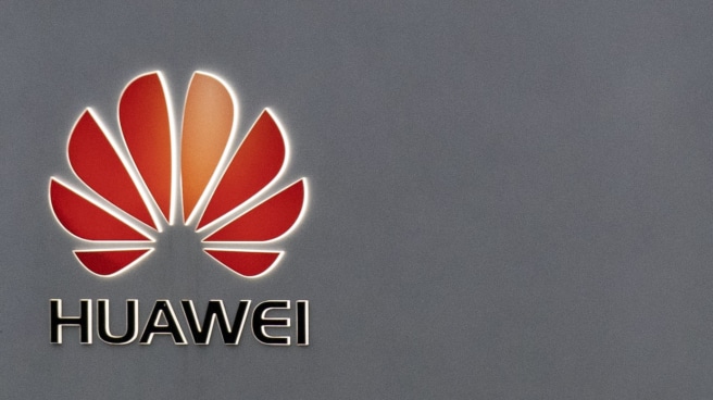 Una vista general del logotipo de Huawei en la sede del Reino Unido